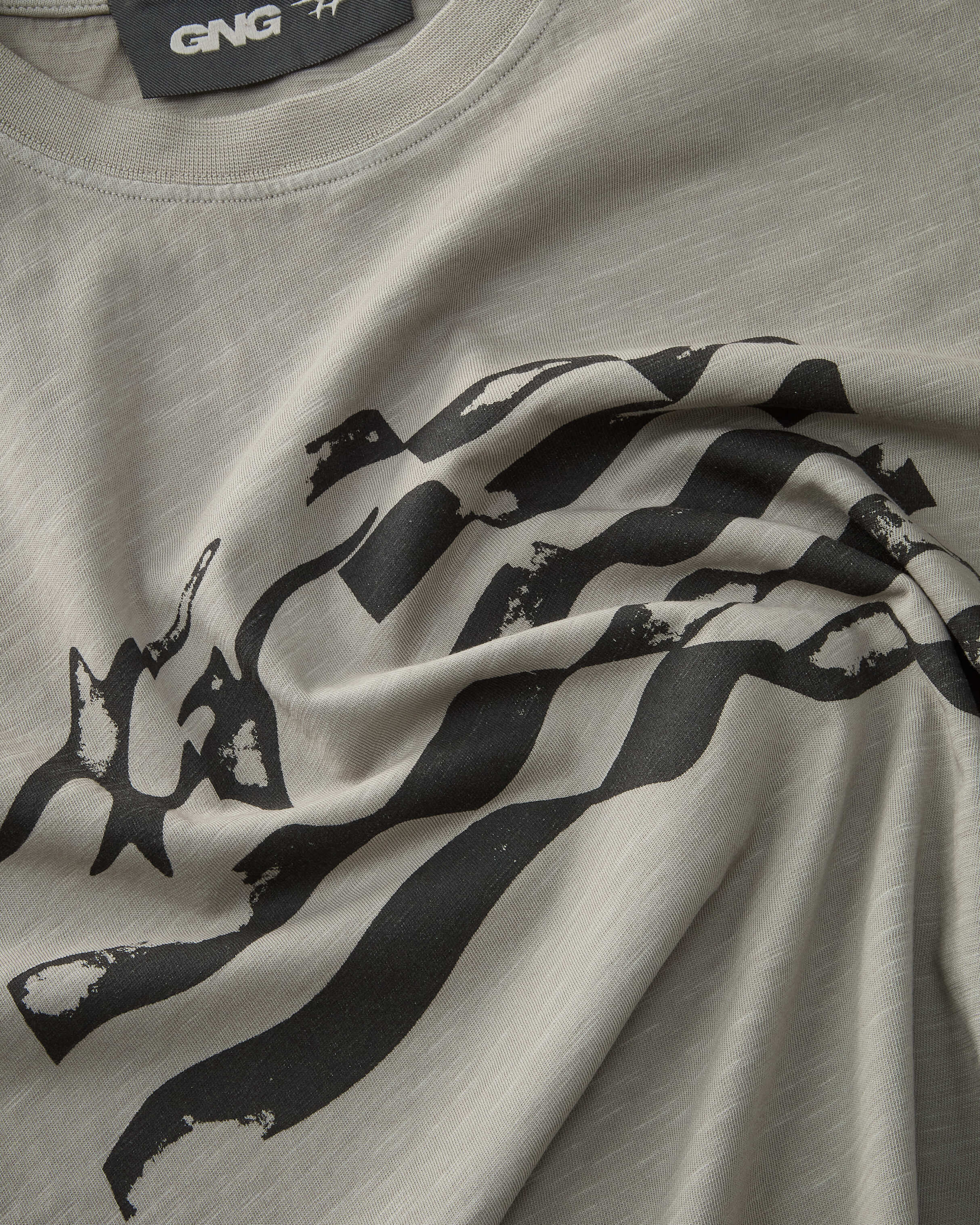 FLAG TEE CONCRETE GREY