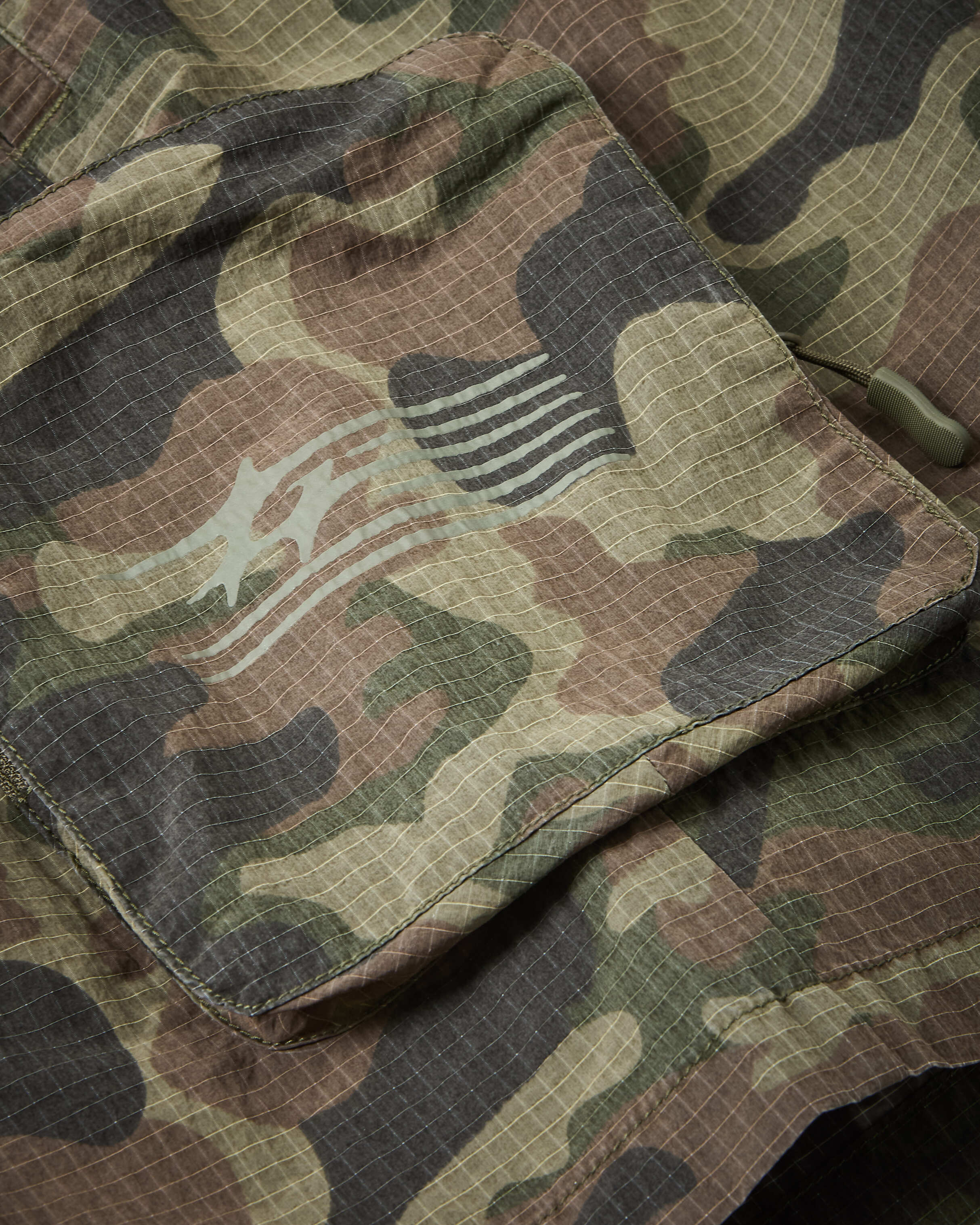 MOTION CARGO SHORTS CAMO