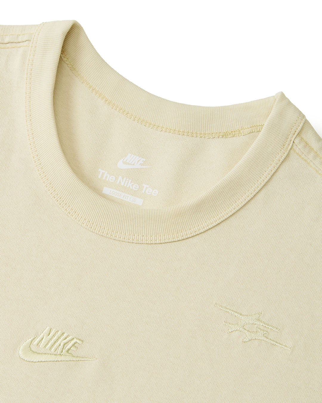 NIKE PREMIUM ESSENTIALS TEE LIGHT KHAKI