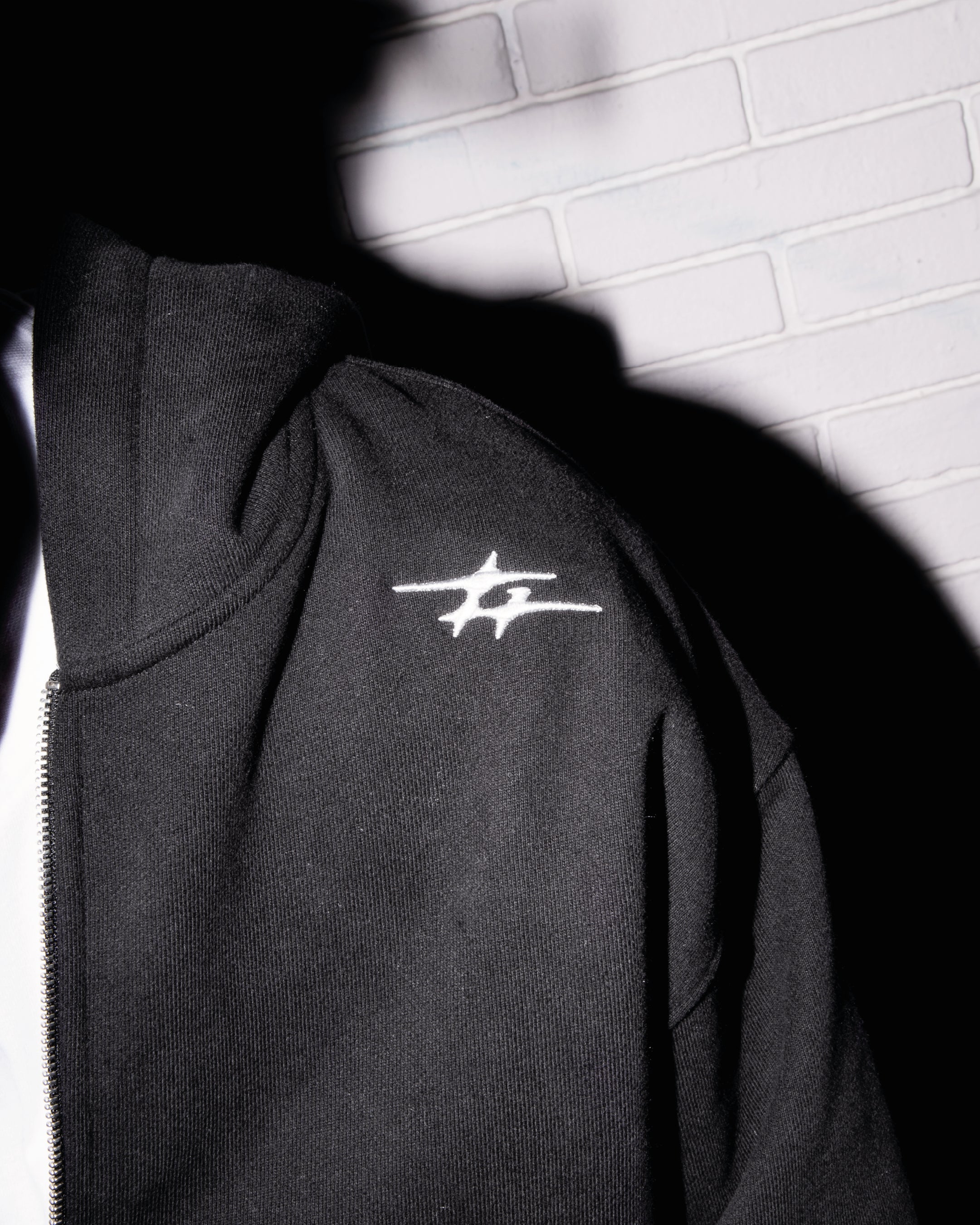 SKIN ZIPPER BLACK